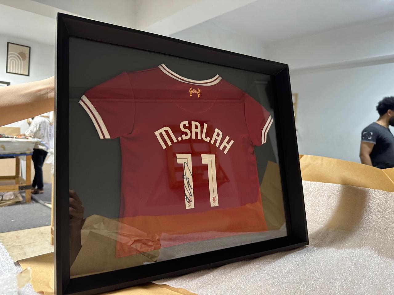 T shirt frame